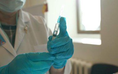 Імунолог оцінив вплив вакцинації на пік захворюваності на «Омікроном»