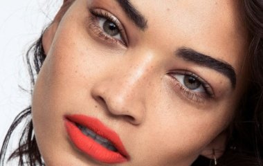 Шанина Шейк удивила поклонников фото без макияжа 