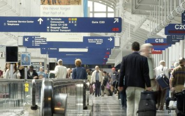 Міжнародний аеропорт заборонив піжами та крокси: реакція пасажирів