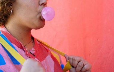 Лікар повідомила про користь жуйки для здоров'я очей