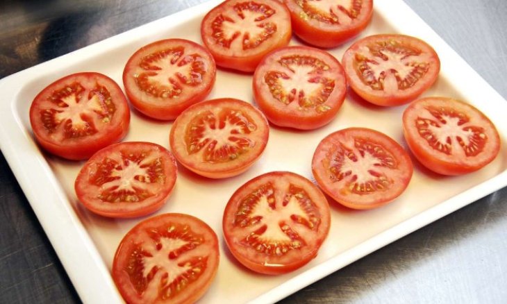 Маринованные помидоры с медом: оригинальный рецепт летней закуски