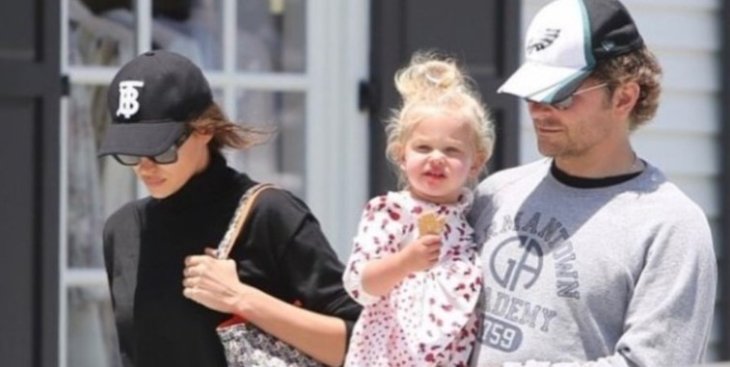 Брэдли Купера заметили на прогулке с дочкой от Ирины Шейк (фото)