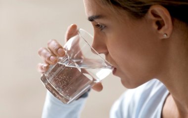 Нефролог попередила про смертельну небезпеку надлишку води