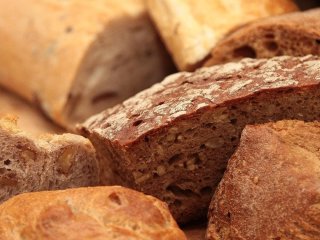 Як правильно збергати хліб, щоб він був свіжим тиждень: пекарі розповіли про лайфгак
