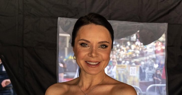 Лілія Подкопаєва зворушила фото з наймолодшою донькою на різдвяному святі в українській школі США