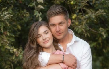 23-летняя жена Владимира Остапчука блеснула упругими ягодицами на камеру