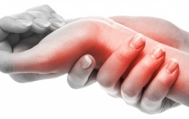 Лікарі розповіли про лікування артриту пальців рук та ніг