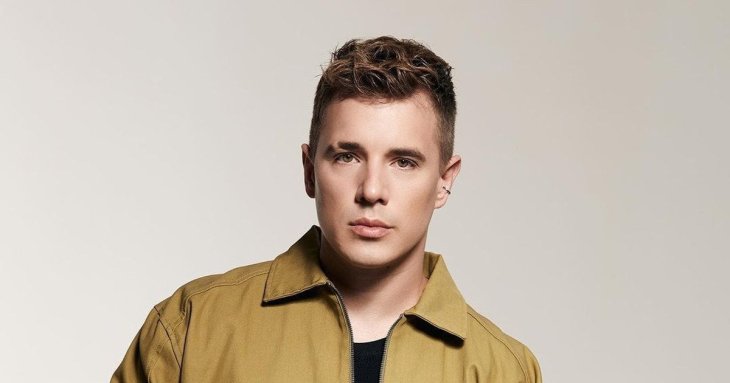 Відомий український співак показався з нареченою у весільній сукні і заінтригував одруженням