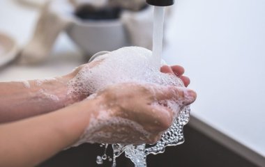 Чому влітку гігієна рук важливіша, ніж будь-коли: приховані ризики сезону