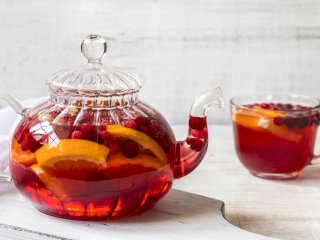Спасет от простуды: рецепт клюквенно-апельсинового чая