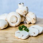 Диетологи рассказали, кому не стоит есть грибы
