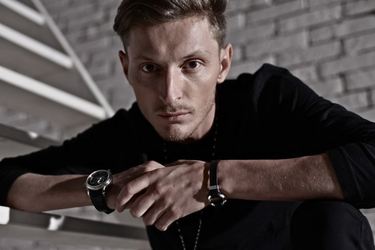 Павла Волю заметили в компании несовершеннолетней эскортницы