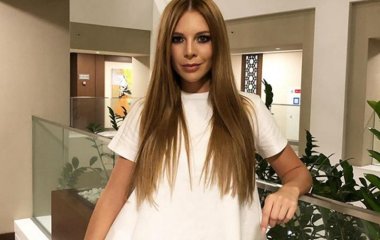 Наталья Подольская сделала сексуальный рекламный снимок, показав трусики