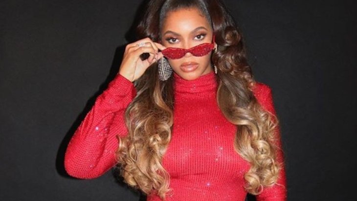 Бейонсе и Лиззо носят одинаковые платья