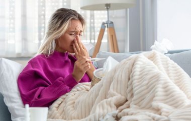 Чем нельзя лечить простуду: медик развенчал пользу популярных методов