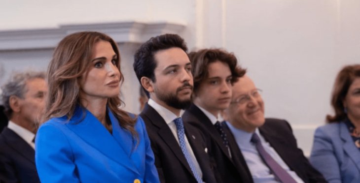 Королева Рания появилась на публике с мужем и сыновьями (фото)