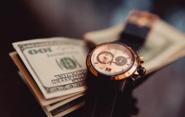 Шедеври Часу: Мистецтво Викупу та Продажу Швейцарського Годинника
