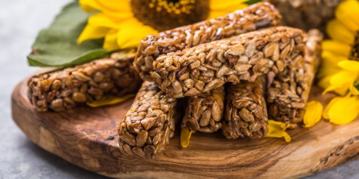 Как сделать хрустящие домашние козинаки: простой рецепт