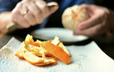 Что делать с апельсиновыми шкурками: 3 неожиданных варианта использования в быту