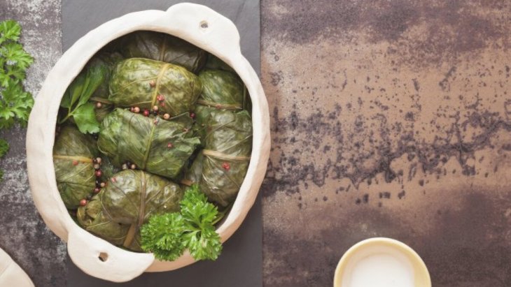 Пісні, але ситні голубці з бурякового листя на обід