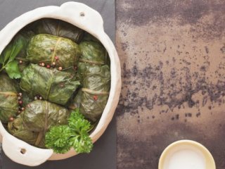 Пісні, але ситні голубці з бурякового листя на обід