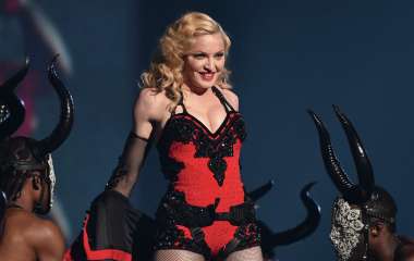 Мадонна вышла на вручение престижной премии в костюме порнозвезды 