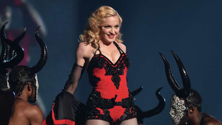 Мадонна вышла на вручение престижной премии в костюме порнозвезды 