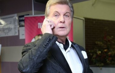 Лев Лещенко записал видеообращение к поклонникам 