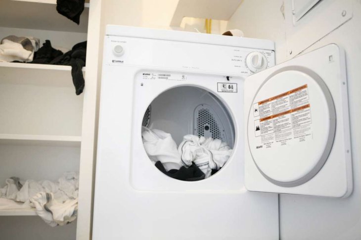 Як правильно прати одяг: Топ-5 порад, які збережуть ваші речі у хорошому стані