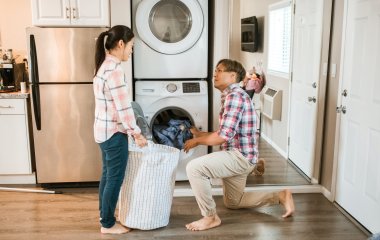 Как постирать одежду вручную: 8 простых шагов