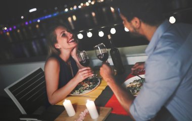 Первая встреча: как производить на окружающих хорошее впечатление?