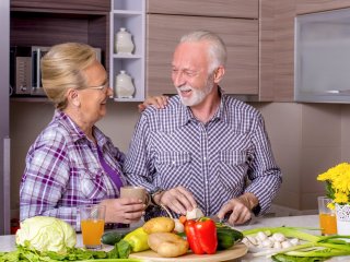 Доктор назвал 4 основных правила питания для пожилых людей