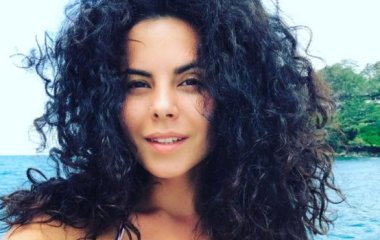 Настя Каменских создала аутфит голубых тонах