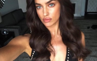 Ирина Шейк в платье с леопардовым принтом замечена в Нью-Йорке