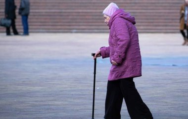 Стали відомі три етапи старіння людини