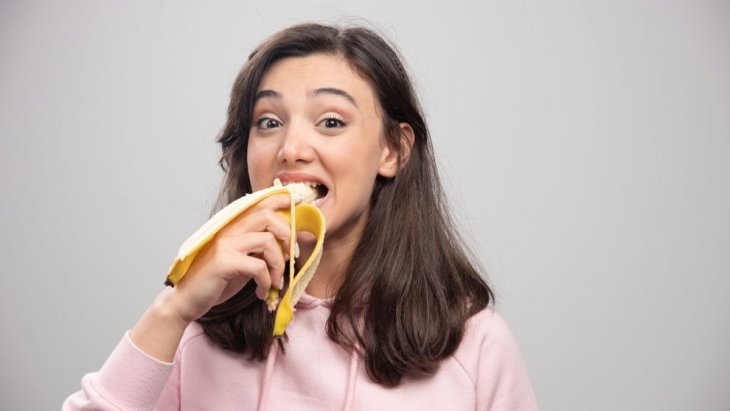 Негативно впливає на організм: кому потрібно відмовитись від бананів