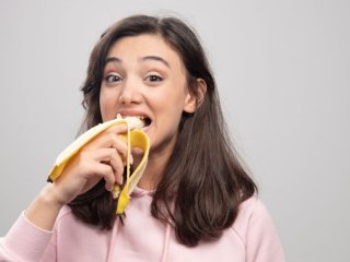 Негативно впливає на організм: кому потрібно відмовитись від бананів