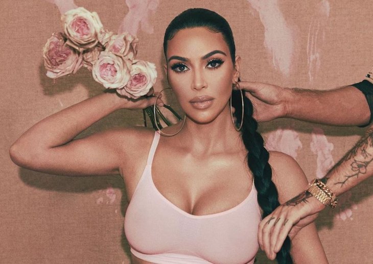 Ким Кардашьян вместе с сестрами отдыхает на тропических островах