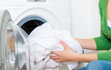 Большая стирка: эффективные лайфхаки на все случаи жизни