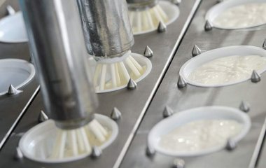 Лікар розповіла про корисні властивості сметани