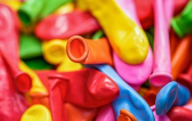 Це дивно, але ефективно: навіщо класти в унітаз повітряну кульку — відповідь здивує багатьох
