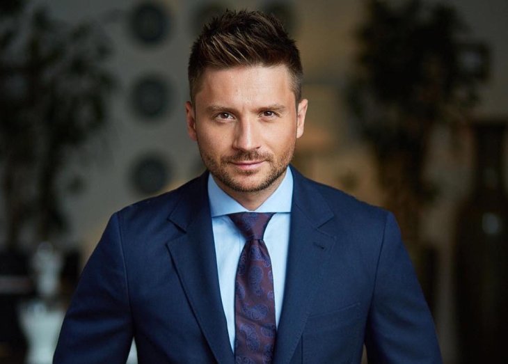 Сергей Лазарев позировал с сыном
