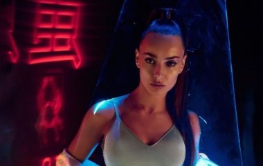 Ксения Мишина похвасталась упругими ягодицами и плоским животиком в купальнике