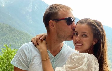 Переболевшую коронавирусом жену Антона Шипулина выписали из роддома