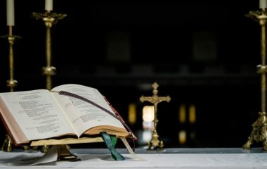 17 лютого — яке церковне свято, навіщо запалювати свічку і промовляти особливі слова