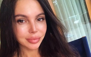 Оксана Самойлова демонстрирует фигуру в мини бикини на 38-й неделе беременности