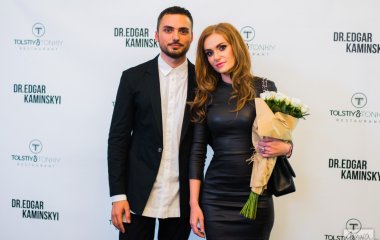 Слава Каминская с мужем продемонстрировали family look
