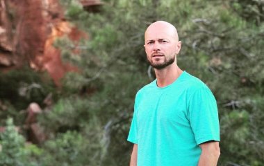 Влад Яма, який живе в США, після тривалого мовчання різко відреагував на кривавий удар РФ по Києву