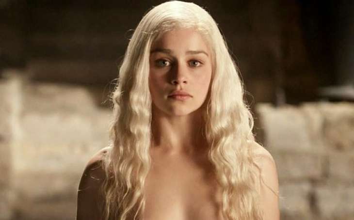 Эмилия Кларк поделилась фото с ребенком