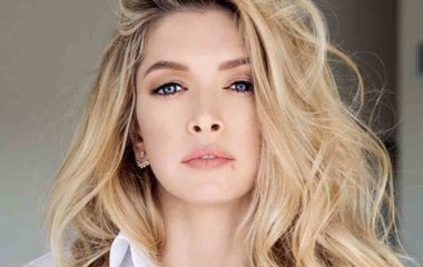 Вера Брежнева впервые украсила обложку Vogue